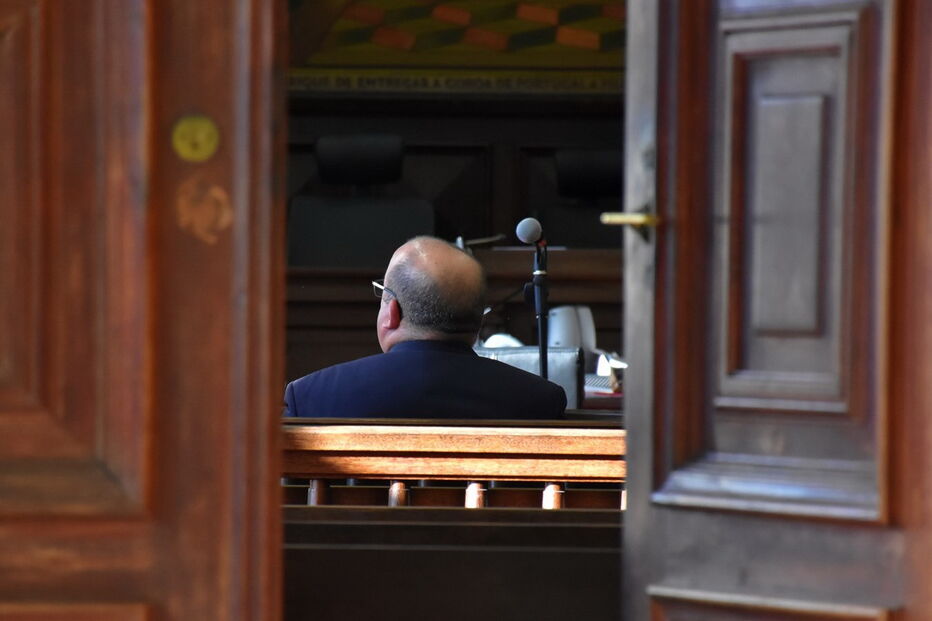 Julgamento de homem que violou filha em Santarém