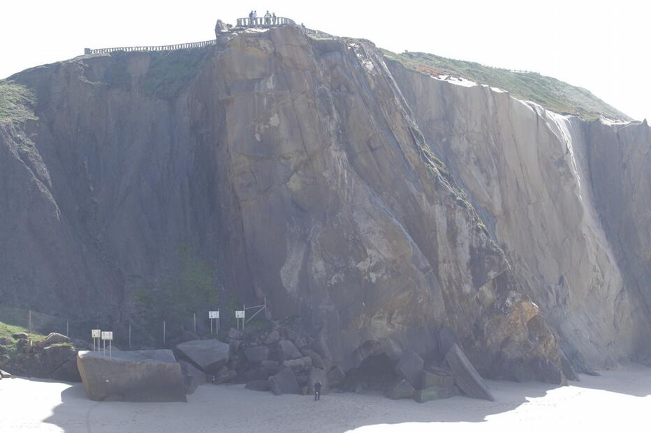 Cadáveres foram descobertos na Praia da Formosa, em Santa Cruz