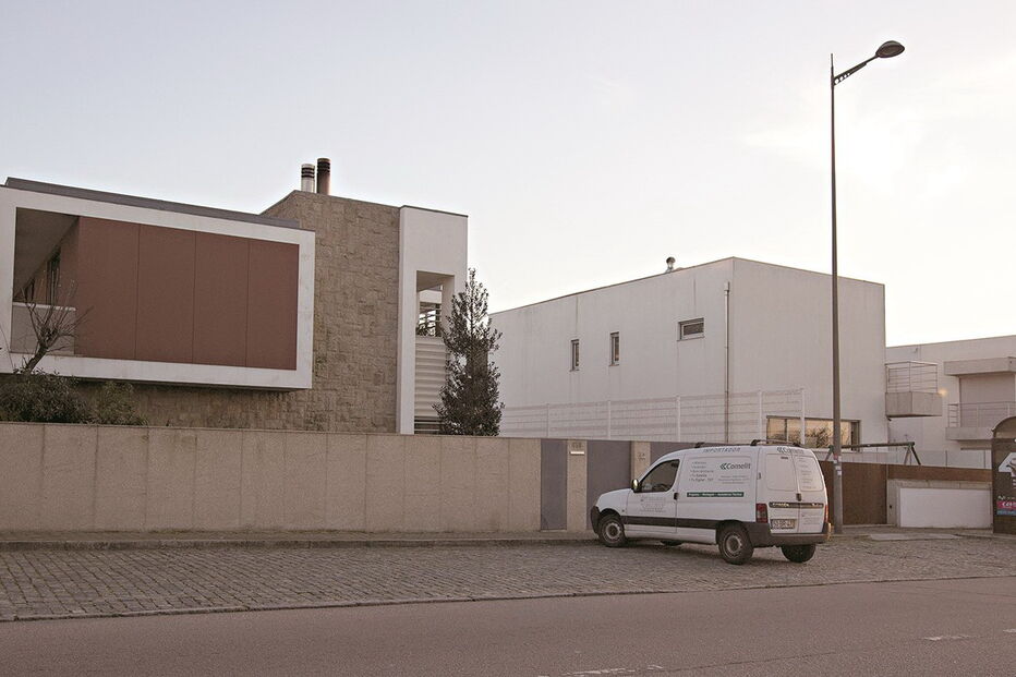Casa de Madureira situa-se em zona de luxo, em Vila Nova de Gaia. Antes disso, tinha comprado vivenda, que depois vendeu