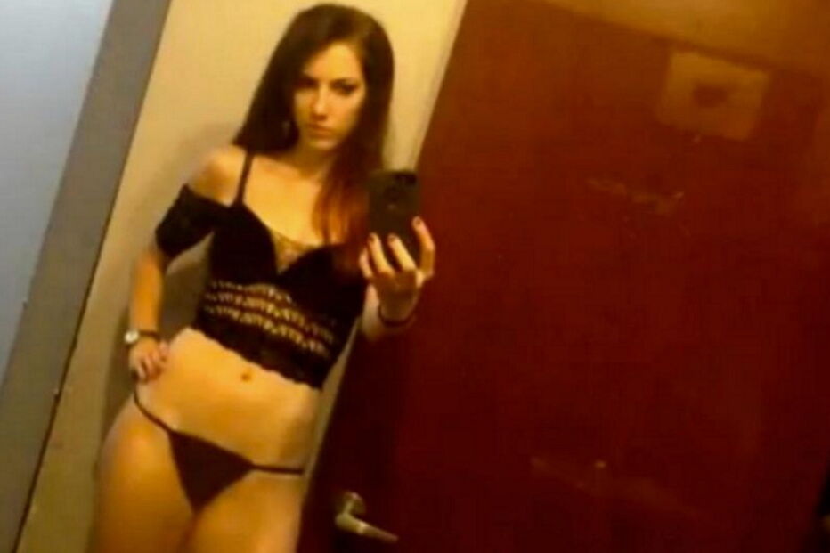 Professora enviava fotografias em roupa interior ao rapaz de 17 anos