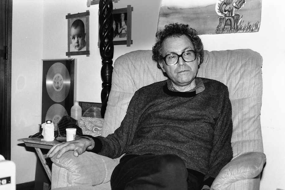 Zeca Afonso em 1985. Nos concertos de 1983, nos coliseus de Lisboa e Porto, estava no início da doença 