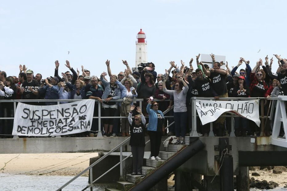 Associação de Moradores dos Hangares, Associação da Ilha do Farol, Sociedade Polis, João Pedro Matos Fernandes, Tribunal Administrativo e Fiscal de Loulé, Câmara de Olhão e Associação da Ilha, Bloco de Esquerda, Catarina Martins