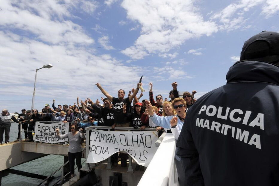 Associação de Moradores dos Hangares, Associação da Ilha do Farol, Sociedade Polis, João Pedro Matos Fernandes, Tribunal Administrativo e Fiscal de Loulé, Câmara de Olhão e Associação da Ilha, Bloco de Esquerda, Catarina Martins
