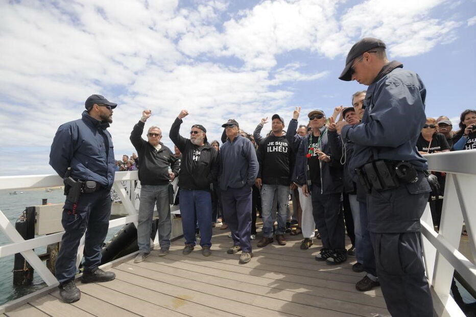 Associação de Moradores dos Hangares, Associação da Ilha do Farol, Sociedade Polis, João Pedro Matos Fernandes, Tribunal Administrativo e Fiscal de Loulé, Câmara de Olhão e Associação da Ilha, Bloco de Esquerda, Catarina Martins