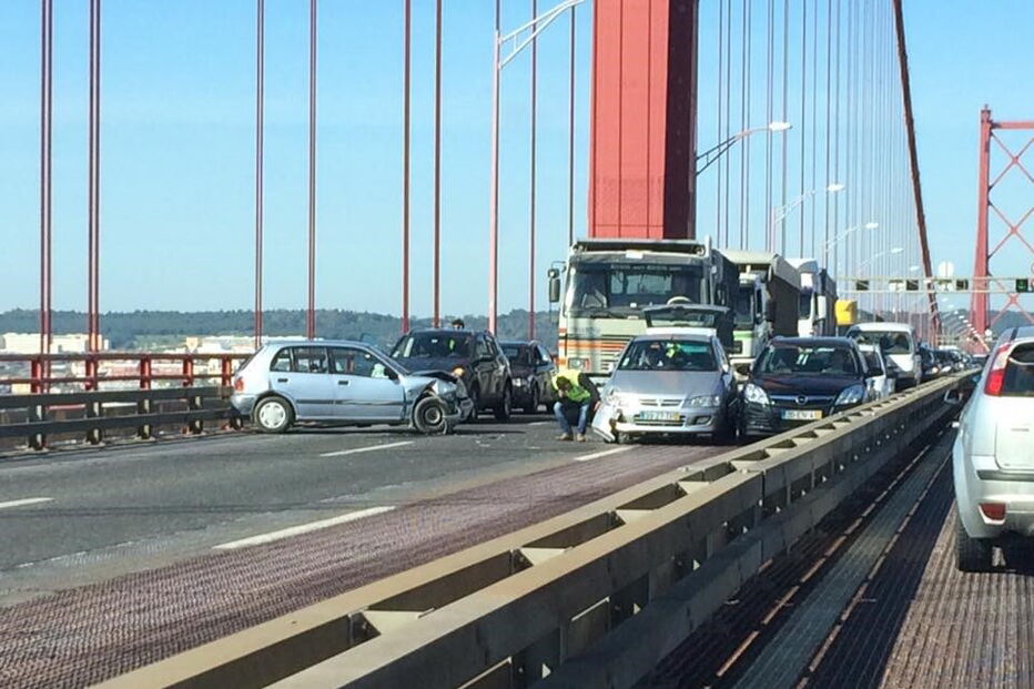 Acidente, 25 de abril, ponte