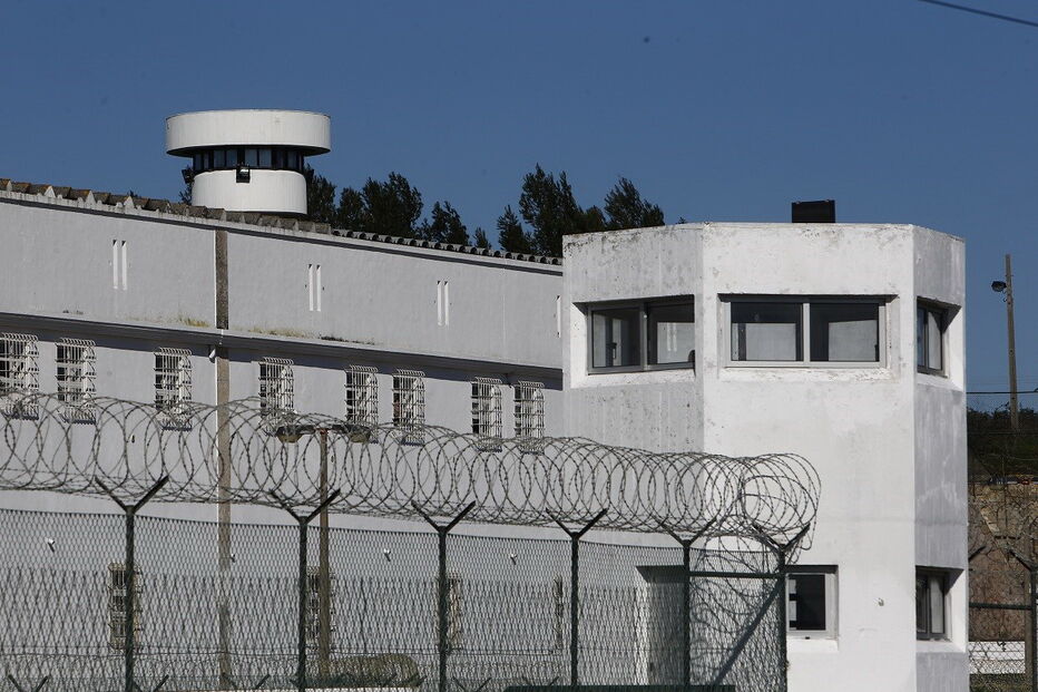 Falhas no dispositivo facilitaram fuga de três homens detidos em Caxias por assaltos a residências