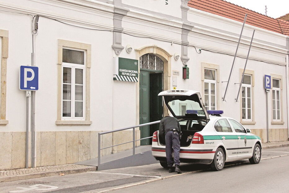 Investigação Criminal da GNR de Silves e militares do Posto Territorial do Carvoeiro desmantelaram a estufa