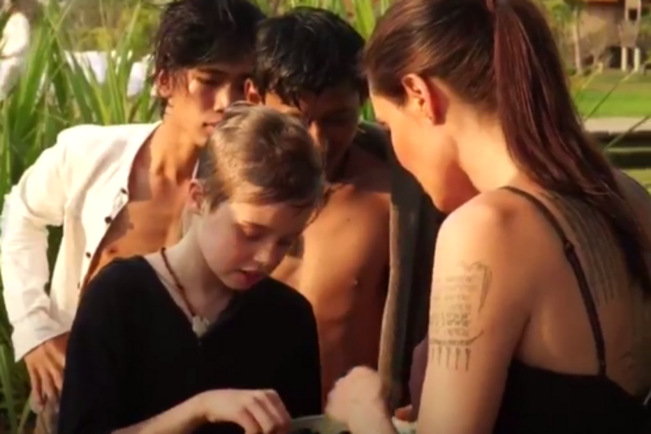 Angelina Jolie, Brad Pitt, divórcio, atriz, Camboja, filhos, escorpiões, tarântulas, grilos