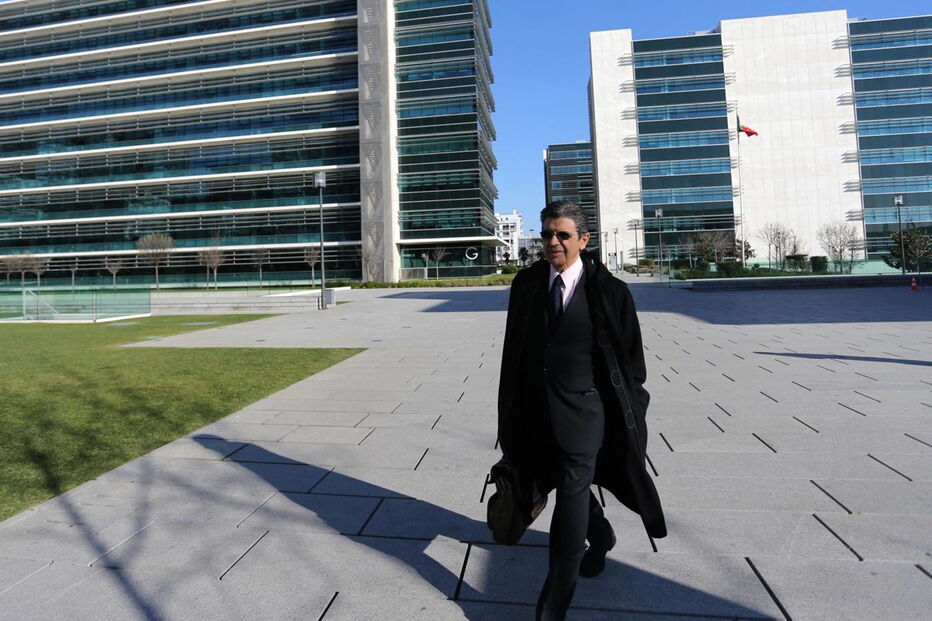 Manuel Maria Carrilho, Bárbara Guimarães, violência doméstica, ministro da cultura, julgamento, sniper