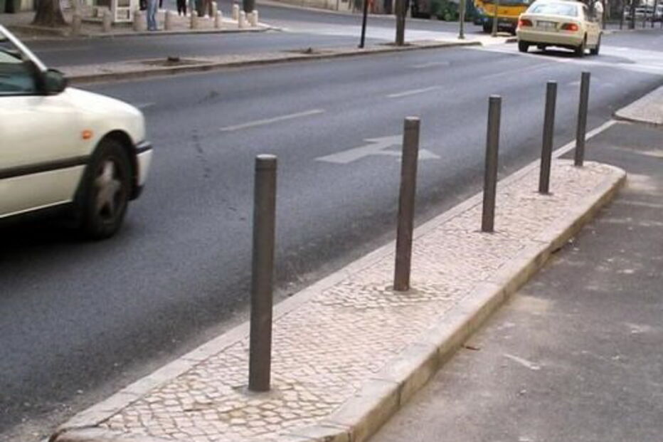 Câmara de Lisboa, Fernando Medina, pilaretes, estacionamento, Avenida Miguel Torga, Campolide, Avenidas Novas, construção e obras públicas