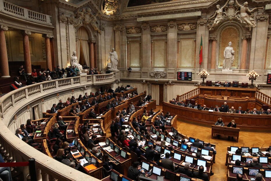 Partidos, votos, PSD, BE, PCP, online, emigrantes, parlamento