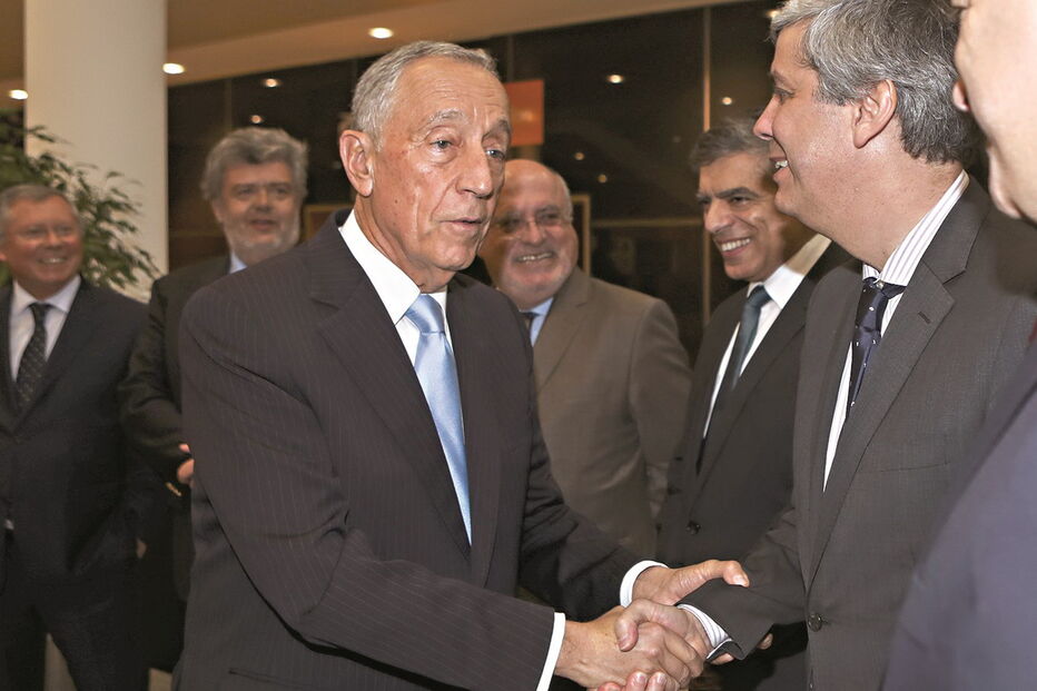 Marcelo esteve ontem pela primeira vez com Centeno desde a polémica dos SMS, num fórum da CIP. Evitou olhá-lo   