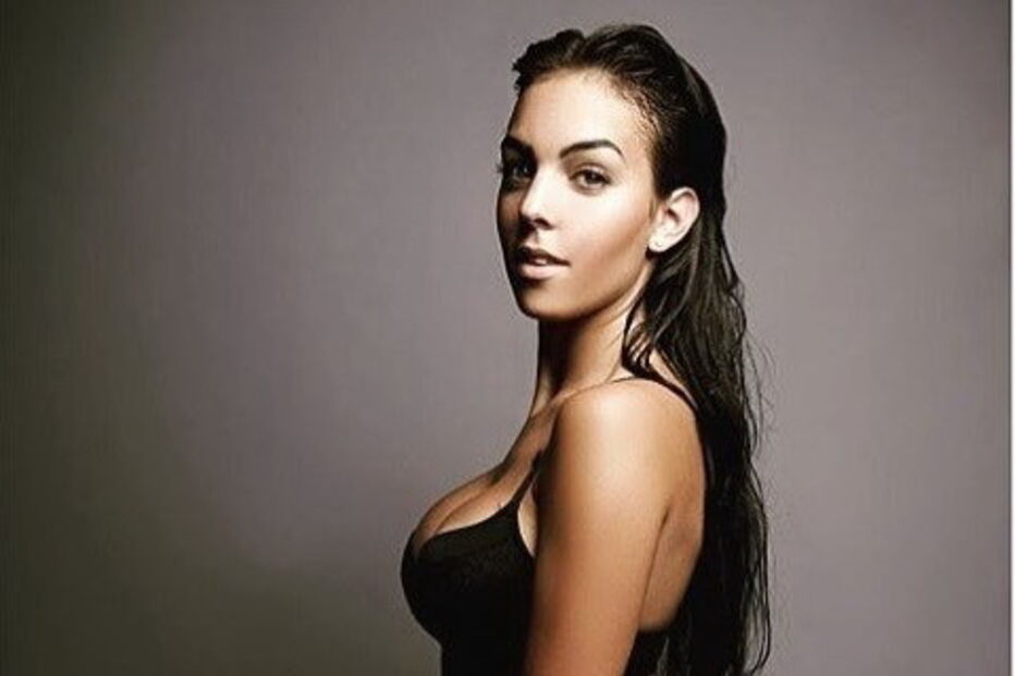 Georgina é fã de looks sensuais