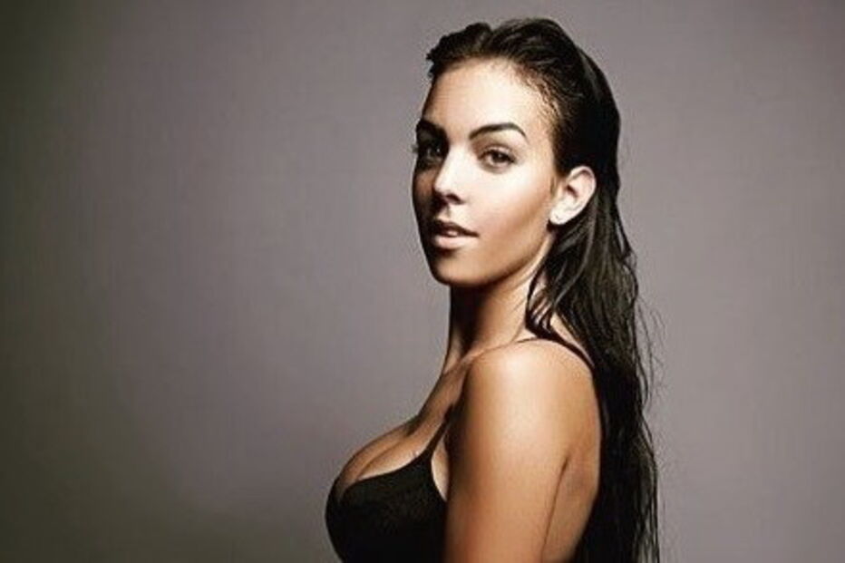 Georgina é fã de looks sensuais