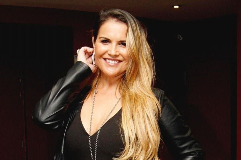 Katia Aveiro tem 40 anos