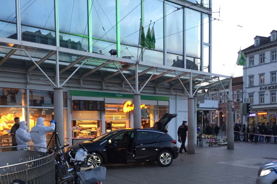 2017-02-25_17_28.17 C5hpllMWYAAZmqF.jpg