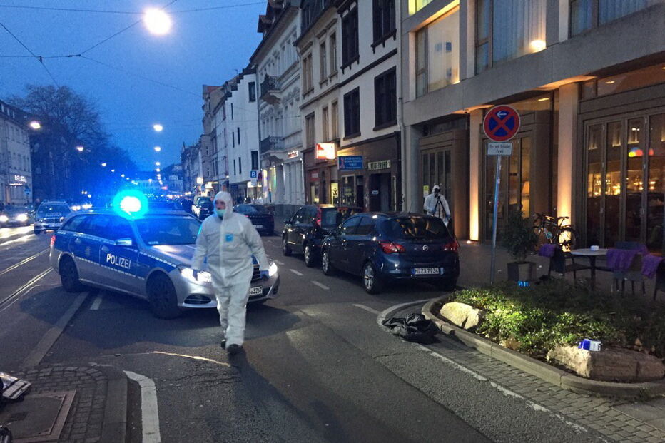 Imagens do local onde um homem investiu sob a multidão este sábado