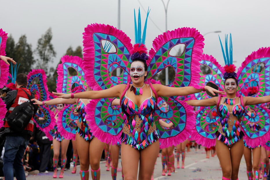 Samba, matrafonas, saloias, caretos... de norte a sul do País celebrou-se o Carnaval