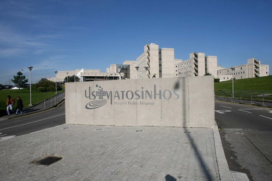 Bebé foi retirado à mãe no Hospital Pedro Hispano, após decisão da CPCJ