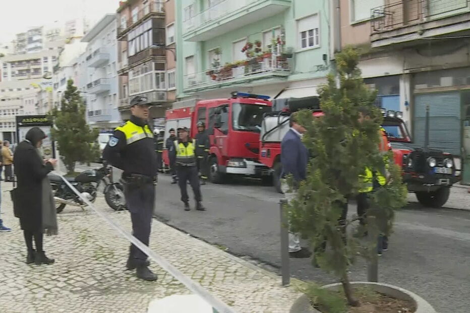 Deslizamento de terras na Rua Damasceno Monteiro
