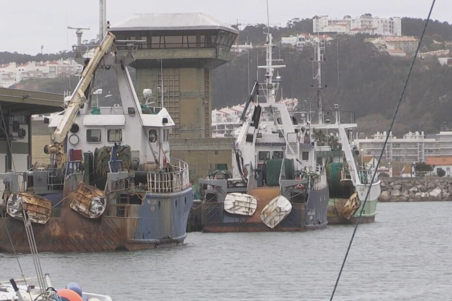 Engenho detetado nas redes de pesca de uma embarcação da Nazaré