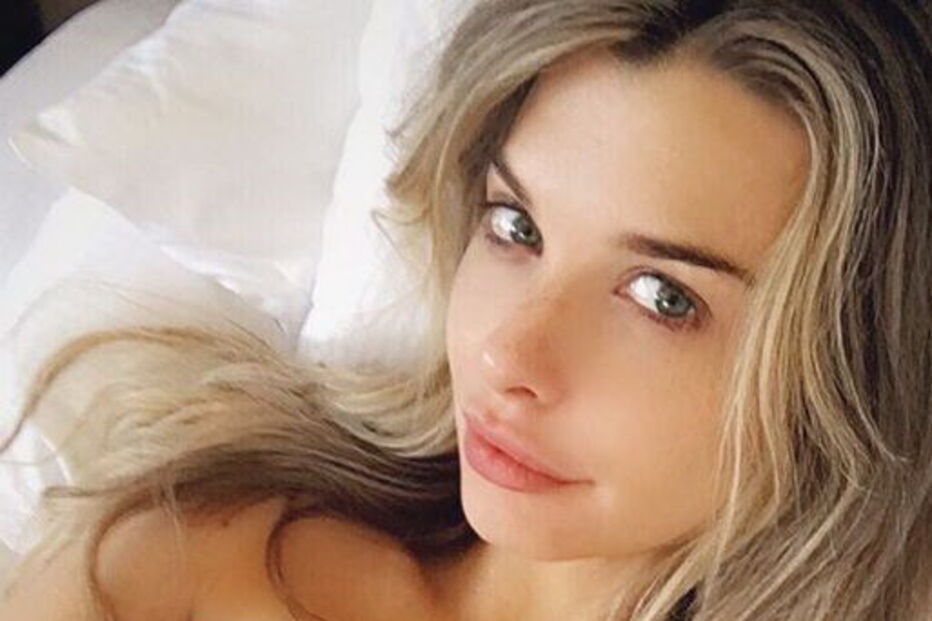 Emily Sears sem pudor no Instagram