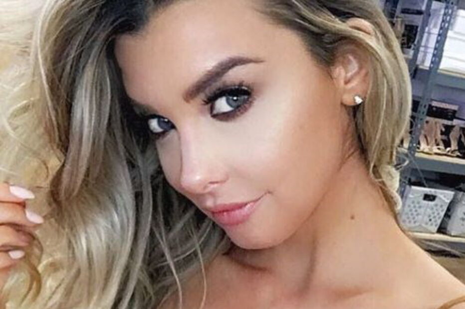 Emily Sears sem pudor no Instagram