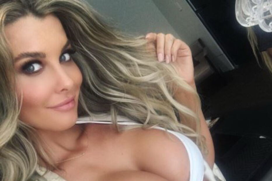 Emily Sears sem pudor no Instagram