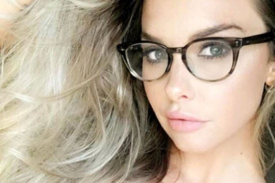 Emily Sears sem pudor no Instagram