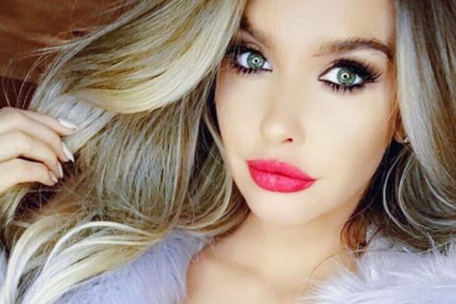 Emily Sears sem pudor no Instagram