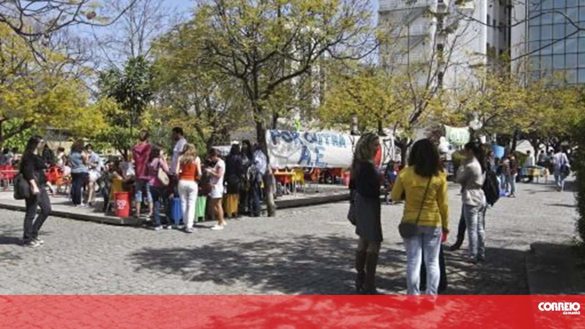 Faculdade de Ciências Sociais e Humanas desbloqueia protesto e retoma atividades em pleno