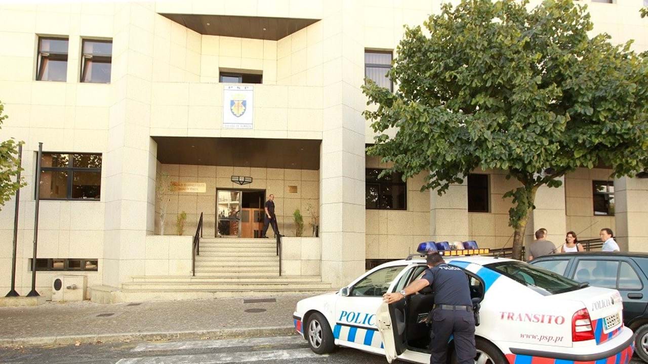 Polícias da PSP Porto usam os próprios carros para investigação