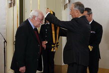 Ruy de Carvalho condecorado com a Grã-Cruz da Ordem de Mérito