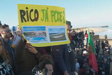 Tensão entre manifestantes e autoridades