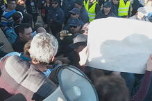 Tensão entre manifestantes e autoridades