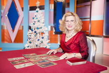 Maria Helena é taróloga no programa A Vida nas Cartas – O Dilema