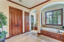 Selena Gomez vende casa por três milhões