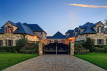 Selena Gomez vende casa por três milhões
