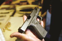 Pistola, glock, polícias, gnr, psp