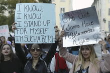 Centenas manifestaram-se no Rossio pelos direitos das mulheres