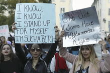 Centenas manifestaram-se no Rossio pelos direitos das mulheres