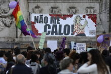 Centenas manifestaram-se no Rossio pelos direitos das mulheres