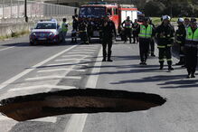 Cratera corta circulação na Avenida de Ceuta