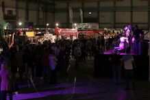 Atores e atrizes porno mostram ousadia em espectáculos de striptease, sexo ao vivo, sado-masoquismo. Sensualidade é palavra de ordem