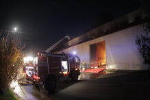 Incêndio destrói armazém comercial