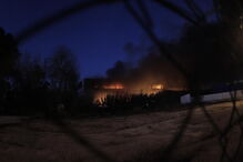 Incêndio destrói armazém comercial