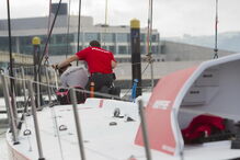 Cada veleiro passa por um processo de reconstrução e reequipamento que demora 15 semanas