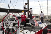 Cada veleiro passa por um processo de reconstrução e reequipamento que demora 15 semanas