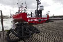 Cada veleiro passa por um processo de reconstrução e reequipamento que demora 15 semanas