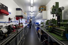 Cada veleiro passa por um processo de reconstrução e reequipamento que demora 15 semanas